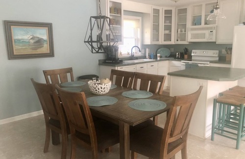 Emerald Isle House | Relax at this classic beach cottage.