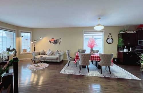 Regina House | Relax at this peaceful oasis