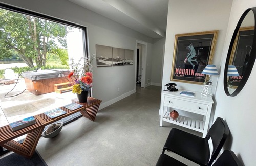 Stevensville House | Relax by Lake Michigan within 3 mins
