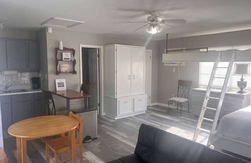 Long Beach Cottage | Relax by the Gulf Coast, just 8 mins from Gulfport Beach