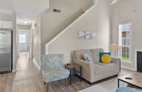 Ridgeland House | Relax by the Reservoir/Restrunts