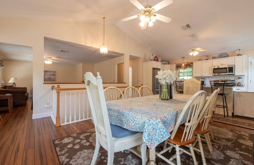 Bonnet Shores House | Relax by the sea! Four bedroom retreat in Bonnet Shores. Central Air sleeps 8-10