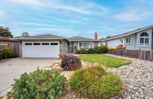 El Granada House | Relax Coastal Retreat: Beautiful 2B Home Nr Beach