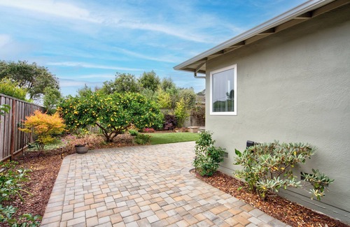 El Granada House | Relax Coastal Retreat: Beautiful 2B Home Nr Beach