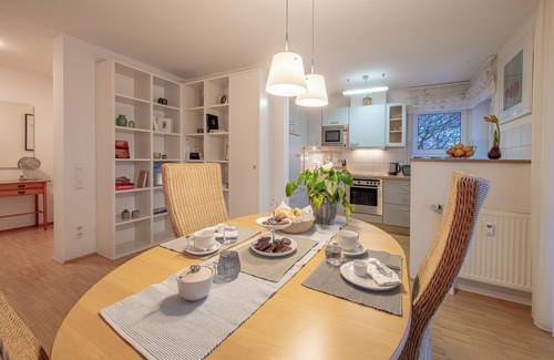 Gaienhofen Apartment | Relax & enjoy: Haubentaucher holiday apartment directly on the lake in Hemmenhof