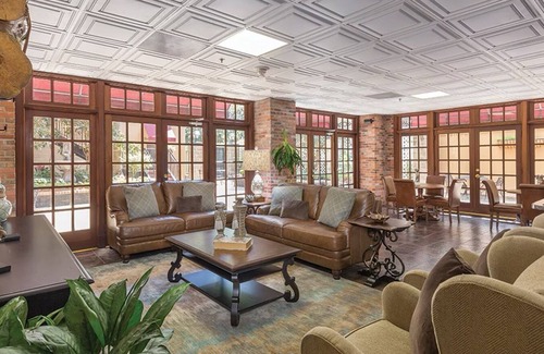 Faubourg Lafayette Resort | Relax & Enjoy NOLA in the Relatively Quiet Garden District in a 1-BD/1-BA Suite