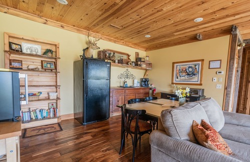 Guntersville Cabin | Relax, Fish, Golf, Shop or just sit by the fire pit and watch the deer walk by.