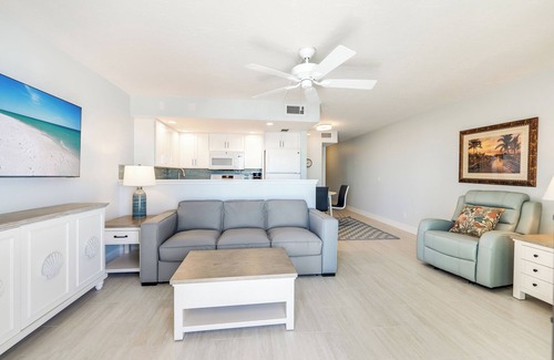 Sanibel Condo | Relax from your day ,1 bedroom unit on third floor with two recliners.
