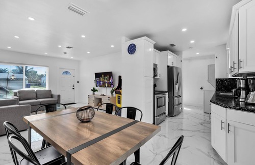 Driftwood House | Relax & Fun Hollywood Private Pool - Arcade Game