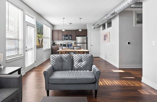 Mile Square Apartment | Relax in a Chic DT Corner Unit with Free Parking