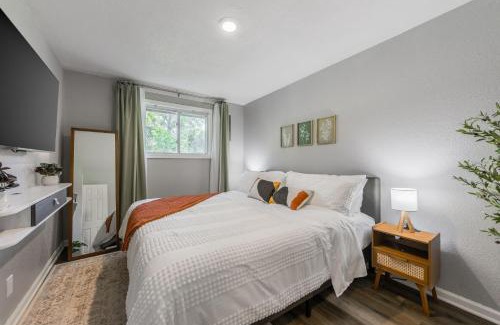 Riverside Apartment | Relax in cozy style Spacious King & Queen beds