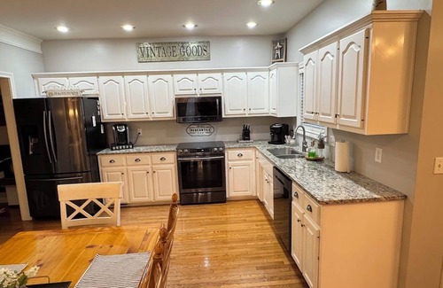 Bardstown House | Relax in Historic Bardstown – Spacious 3BR Townhome Minutes from Downtown
