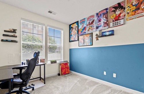 Jefferson Manor Apartment | Relax in Luxury: Movie Room and Soaking Tub NR Old Town Alexandria