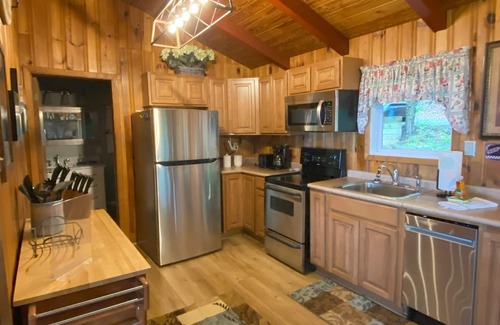 Black Mountain Cottage | Relax in our cozy Black Mountain Cottage, near Blue Ridge Parkway