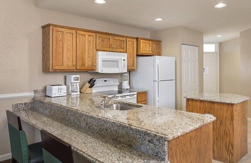 Williamsburg Condo | Relax in Style: 1BR Condo w/Balcony at Wyndham GG