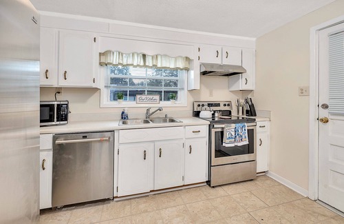 Darien House | Relax in Style: 3BR Home w/Screened Patio, Walk to Downtown, Boat Parking Here!