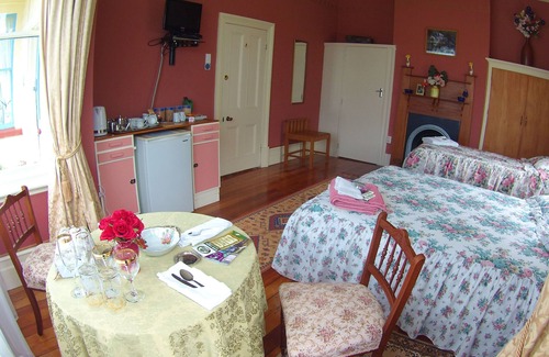 Owaka Bed & Breakfast | Relax in style at the Catlins Retreat, historic villa in the heart of Owaka
