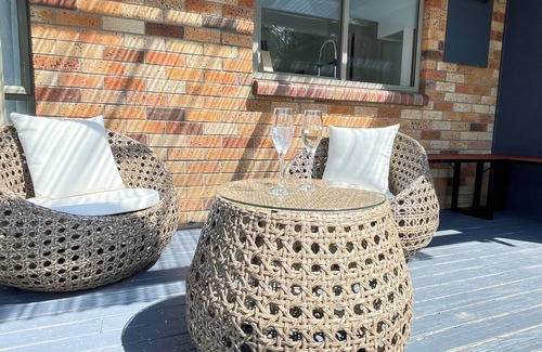 Glenbrook House | Relax in Style: Beachfront Getaway