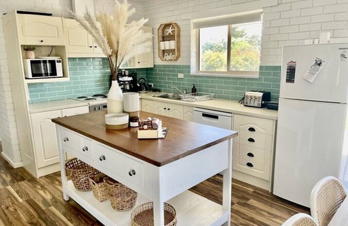 Goolwa Beach House | Relax in style - mineral spa, games room, trampoline, fireplace (Pet friendly)
