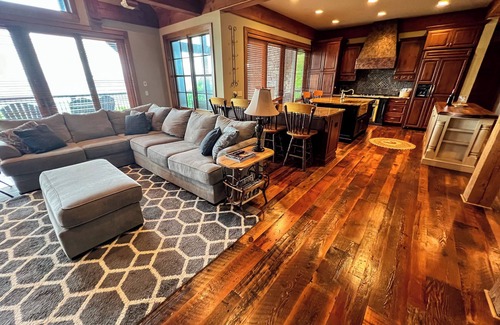 West Jefferson Cabin | Relax in Style with Spa-Like Bathrooms & Cozy Bedrooms Await @ Crown Jewel