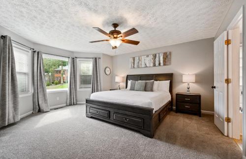 Clarkdale House | Relax In This 4BR Retreat With Screened Snug Porch