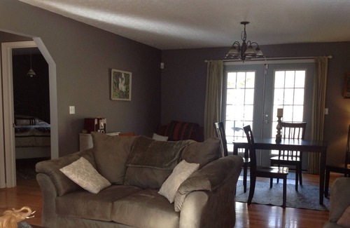 Logan Cottage | Relax in this beautiful, naturalist's retreat with WI-FI❤
