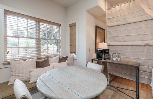 Lake Oconee Apartment | Relax in this serene environment-golf course views.