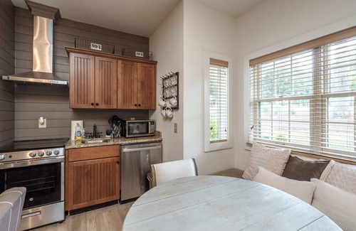 Lake Oconee Apartment | Relax in this serene environment-golf course views.