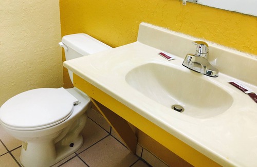 Lawton Hotel | Relax Inn Lawton