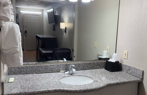 Winona Hotel | Relax Inn & Suites