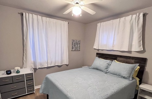 Paw Paw Lake House | 🌞 🐠 Relax Lakefront!! Jump right into Paw Paw Lake!!