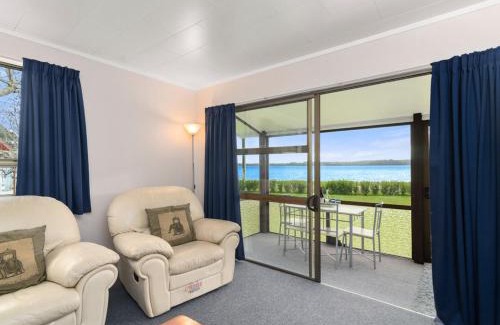 Lake Okataina House | Relax Lakeside - Lake Rotoiti Bach