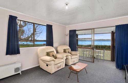 Lake Okataina House | Relax Lakeside - Lake Rotoiti Bach