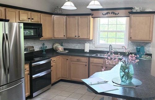 Bronston House | Relax on Lake Cumberland 5bdrm 3 Full Bath, near Somerset Updated w Lrg Drvwy