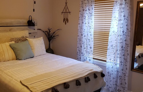 Bronston House | Relax on Lake Cumberland 5bdrm 3 Full Bath, near Somerset Updated w Lrg Drvwy