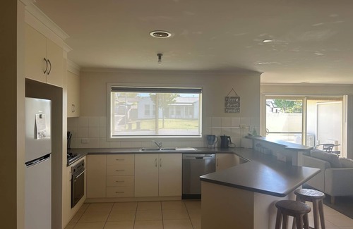 Mount Gambier House | Relax on Lee