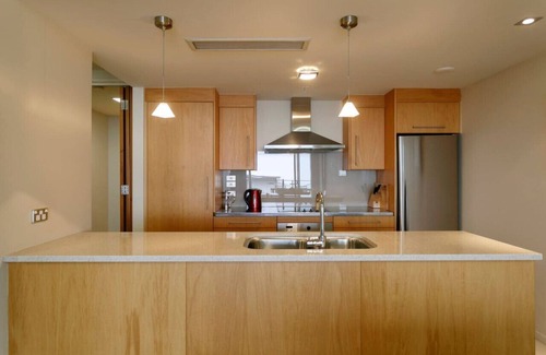 Taupo Apartment | Relax on Roberts - Modern and Central Apartment - Free Wi-Fi