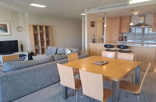 Taupo Apartment | Relax on Roberts - Modern and Central Apartment - Free Wi-Fi