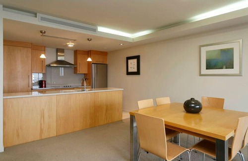 Taupo Apartment | Relax on Roberts - Modern and Central Apartment - Free Wi-Fi