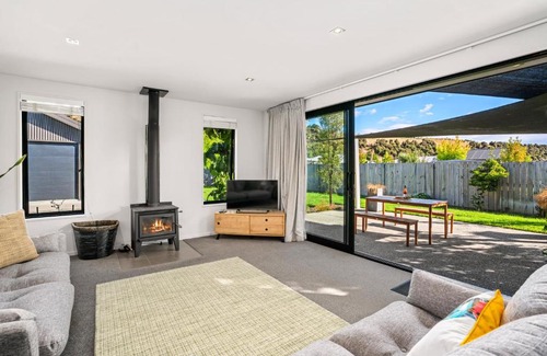 Albert Town House | Relax on Snowberry - Wanaka Holiday Home