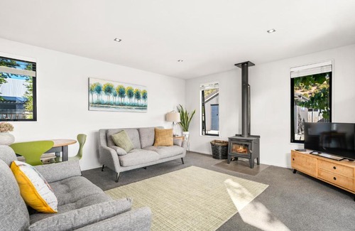 Albert Town House | Relax on Snowberry - Wanaka Holiday Home