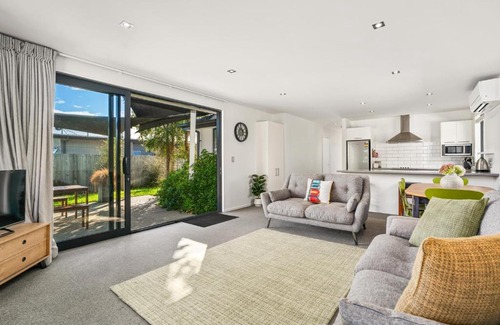 Albert Town House | Relax on Snowberry - Wanaka Holiday Home