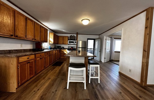 Southmont House | Relax on the Lake.