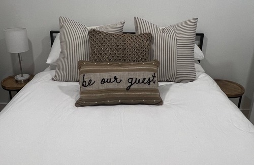 Russell House | Relax on the Run, 2BR, newly remodeled