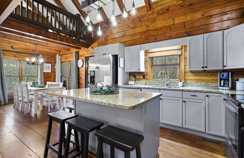 My Mountain Cabin | Relax & Play at Waterfront Mountain Cabin Retreat Private Lake~Fish~Canoe~Kayak