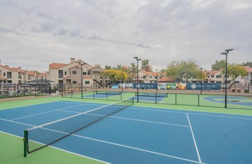 North Scottsdale Apartment | Relax Play TPC Golf Hot Tub Pool WD Parking
