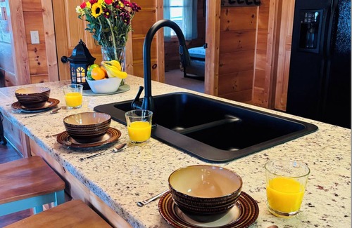 Maggie Valley Cabin | Relax & Recharge: Cozy Cabin with Hot Tub & Mountain Views