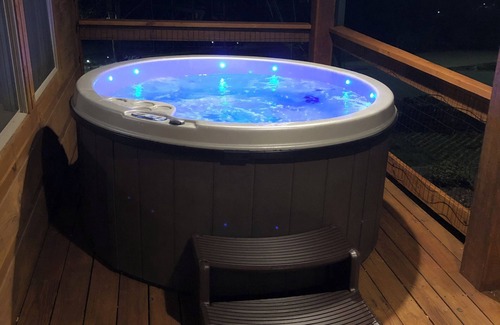 Maggie Valley Cabin | Relax & Recharge: Cozy Cabin with Hot Tub & Mountain Views