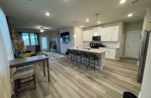 Southeast Houston House | Relax, Renew, Refresh - SF House