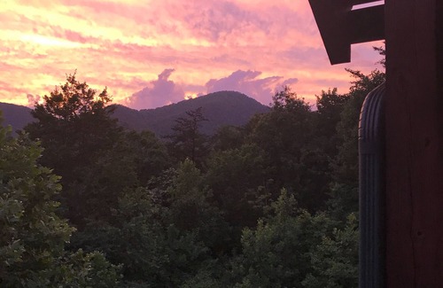 Hiawassee Cabin | Relax To Sunsets. Pool Table, Dogs Welcome.